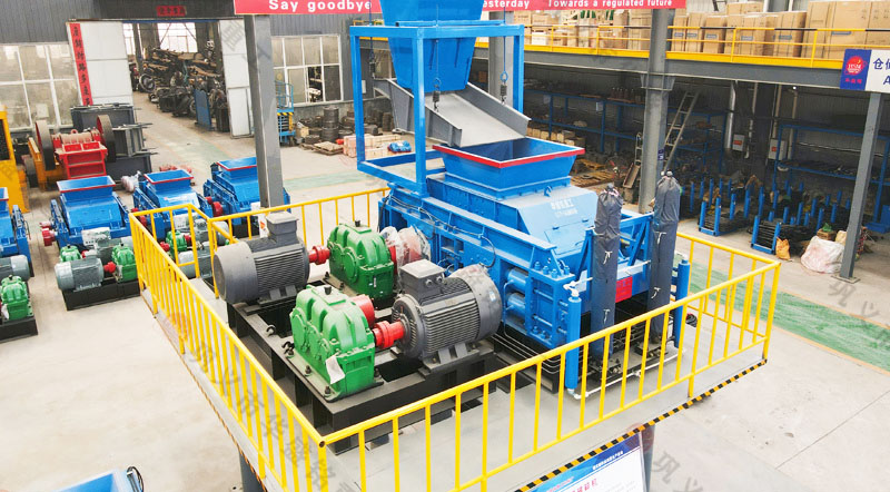 大型液壓對輥制砂機(jī)原理和優(yōu)勢,哪家制砂機(jī)設(shè)備比較便宜